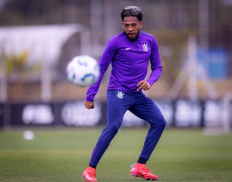 José Martínez em treino do Corinthians no CT Dr. Joaquim Grava, volante é tema de decisão de Dorival Júnior.