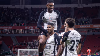 Gui Negão comemorando gol pelo Corinthians