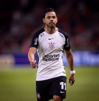 Ángel Romero em ação pelo Corinthians em partida do Campeonato Brasileiro.