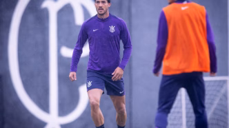 Gustavo Henrique e Breno Bidon em treino tático do Corinthians