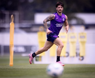 Rodrigo Garro em treino tático do Corinthians, com foco no clássico contra o Santos.