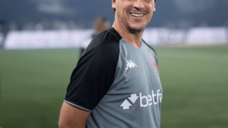 Fernando Diniz, técnico do Vasco, em partida do Brasileirão.