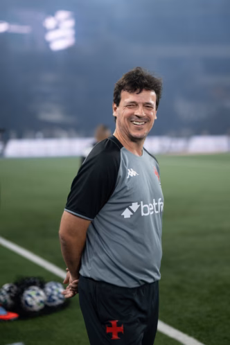 Fernando Diniz, técnico do Vasco, em partida do Brasileirão.