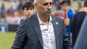 Hernán Crespo comemora vitória do São Paulo em jogo contra o Fortaleza.