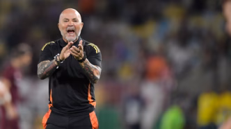 Jorge Sampaoli técnico do Atlético-MG em momento de tensão durante partida contra o Fluminense.