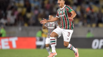 Thiago Silva comemora gol do Fluminense em partida do Brasileirão contra o Atlético-MG, buscando vaga na Libertadores.