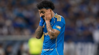 Gabigol comemora gol pelo Cruzeiro contra o Sport no Mineirão em partida válida pelo Campeonato Brasileiro. Foto: Marlon Costa/AGIF.