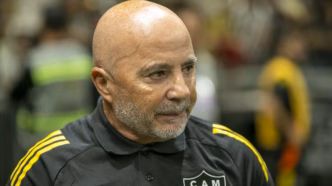 Jorge Sampaoli durante clássico entre Atlético-MG e Cruzeiro pelo Brasileirão 2025.
