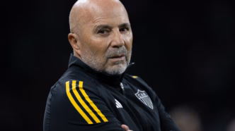 Jorge Sampaoli comanda o Atlético-MG em partida contra o Corinthians pelo Brasileirão.
