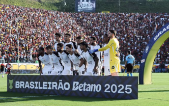Time posado do Corinthians em campo contra o Vitória.