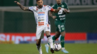 Boschilia em ação no jogo entre Chapecoense e Operário-PR pela Série B.