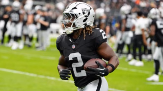 Ashton Jeanty, running back dos Las Vegas Raiders, em ação.