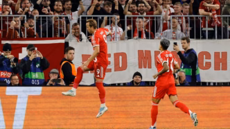 Harry Kane marcando um gol pelo Bayern de Munique na Champions League