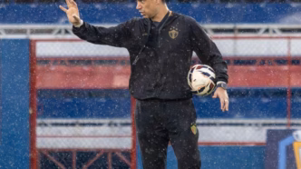 Bernardo Franco, técnico do Brusque, durante coletiva.