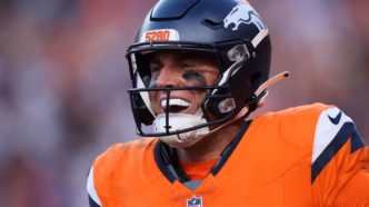 Bo Nix, quarterback dos Broncos, em ação.