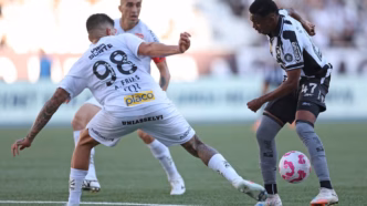 Joaquín Correa comemora gol pelo Botafogo contra o Santos no Nilton Santos.
