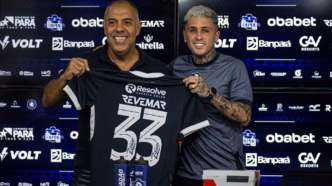 Diego Hernández, um dos artilheiros do Remo com Guto Ferreira, ao lado de Marcos Braz.
