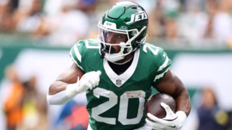 Breece Hall, running back do New York Jets, em campo.