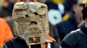 Montagem com diversos quarterbacks que já atuaram pelo Cleveland Browns.