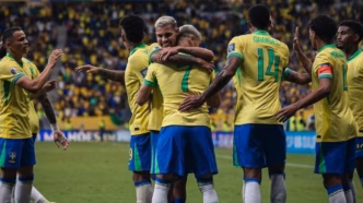 Bruno Guimarães em ação pela Seleção Brasileira.