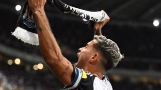 Bruno Guimarães comemorando gol pelo Newcastle na Premier League.