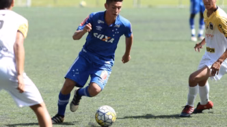 Caio Rosa, meia que atuou nas categorias de base do Volta Redonda e foi vendido pelo Cruzeiro, em foto da Copa Nacional Sub-17.