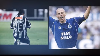 Ronaldinho Gaúcho e Alex em campo durante o Desafio de Gigantes no Mineirão