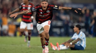 Carrascal comemora gol do Flamengo contra o Racing na Libertadores
