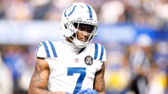 Charvarius Ward dos Indianapolis Colts em ação durante uma partida.