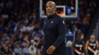 Chauncey Billups, técnico do Portland Trail Blazers, em uma coletiva de imprensa.
