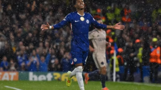 Estêvão comemora gol do Chelsea pela Champions League.