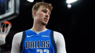 Cooper Flagg, calouro do Dallas Mavericks, em ação.