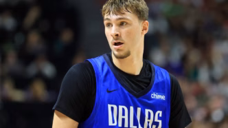 Cooper Flagg em ação durante a Summer League da NBA.