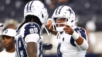 Jogadores dos Dallas Cowboys em campo.