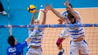 Jogadores do Sada Cruzeiro comemorando a conquista do Campeonato Mineiro de Vôlei.