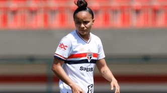 Day em campo pelo São Paulo na Libertadores Feminina, comemorando um lance.