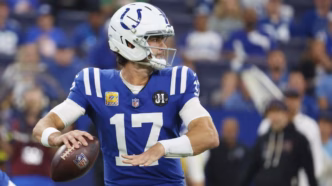 Daniel Jones, quarterback do Indianapolis Colts, em ação na temporada 2025 da NFL.