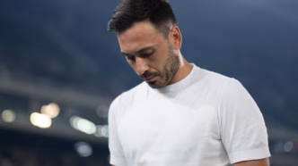 Davide Ancelotti, técnico do Botafogo, em ação durante partida do Brasileirão.
