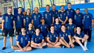 Delegação brasileira posa para foto antes do Mundial de Ginástica em Jacarta