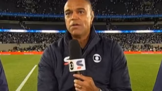 Denílson em transmissão do SporTV analisando a partida.