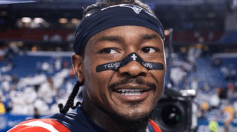 Stefon Diggs comemorando uma recepção