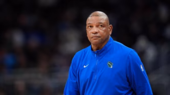Doc Rivers, técnico do Milwaukee Bucks, em coletiva de imprensa.
