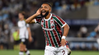 Samuel Xavier em ação pelo Fluminense em partida do Brasileirão 2025.