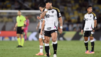 Hulk em campo durante partida do Atlético-MG contra o Fluminense pelo Campeonato Brasileiro.