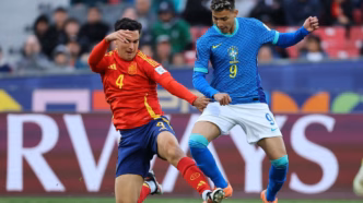 Deivid Washington em ação no jogo do Brasil contra a Espanha pela Copa do Mundo Sub-20.