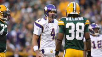 Brett Favre jogando pelo Minnesota Vikings contra o Green Bay Packers.
