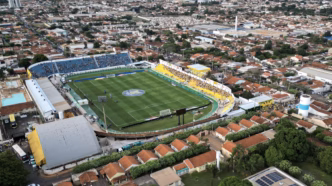 Estádio José Maria de Campos Maia, o Maião, casa do Mirassol, em dia de jogo do Brasileirão.