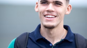 Pedro Morisco, goleiro do Coritiba, em ação durante partida.
