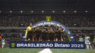 Atlético-MG em campo durante um jogo importante em outubro, focado na preparação para o Brasileirão e Sul-Americana.