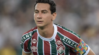 Ganso em ação pelo Fluminense no Maracanã, prestes a retornar de lesão.